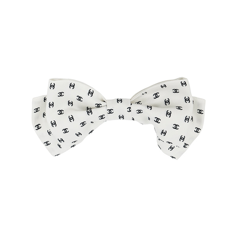 CHANEL - Hair Clips Unisex White