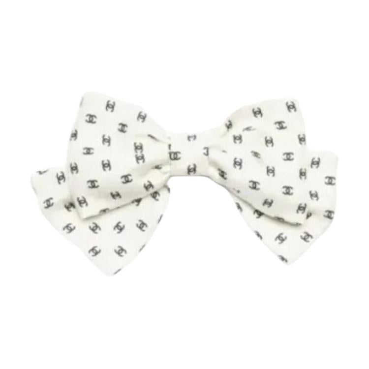CHANEL - Hair Clips Unisex White