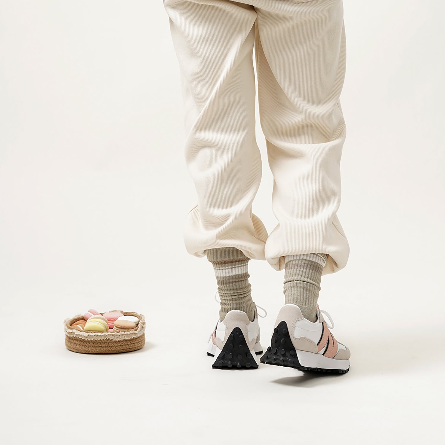 (WMNS) New Balance 327 'White Pink Haze' WS327LR