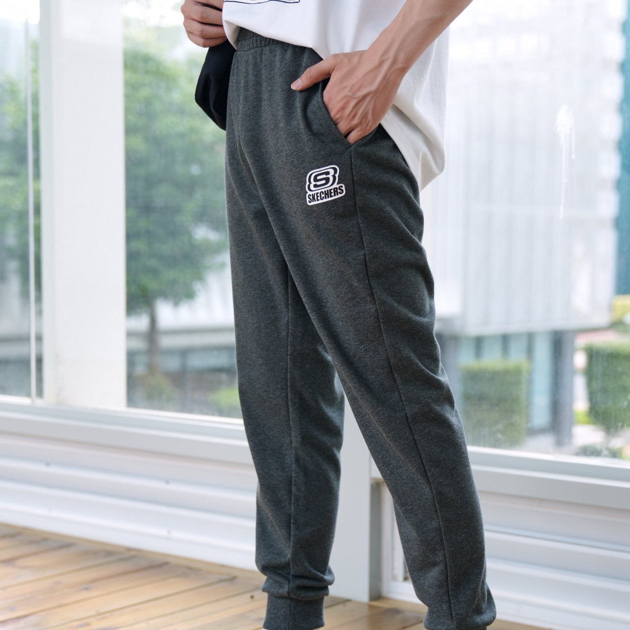 Skechers Logo Printed Knitted Tapered Sport Pants 'Black Navy Grey' L121M224