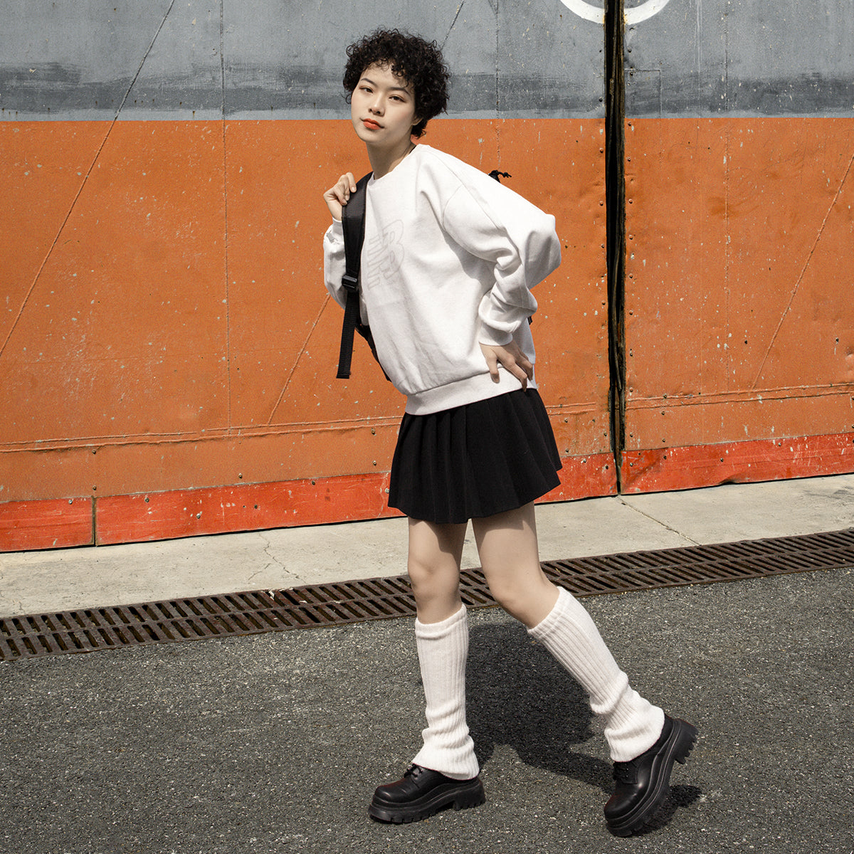 (WMNS) New Balance Logo Sweatshirt Asia Sizing 'White Grey' 5CC39752-OA