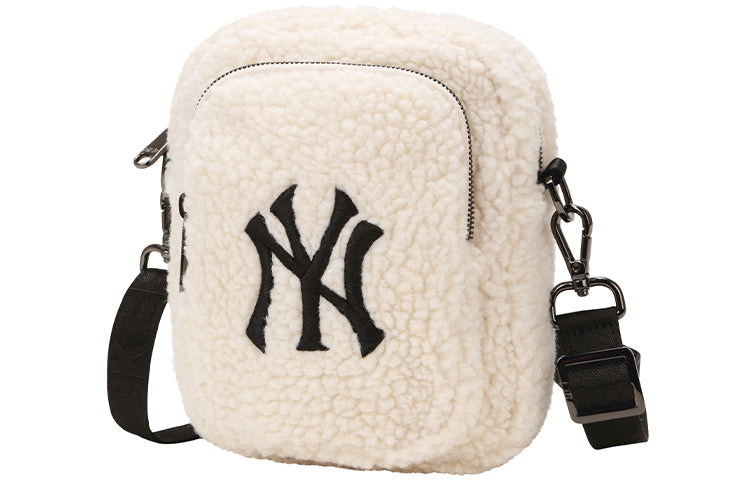 MLB NY New York Yankees Polar Fleece Wool Crossbody Bag Mini White 32BGDF011-50I