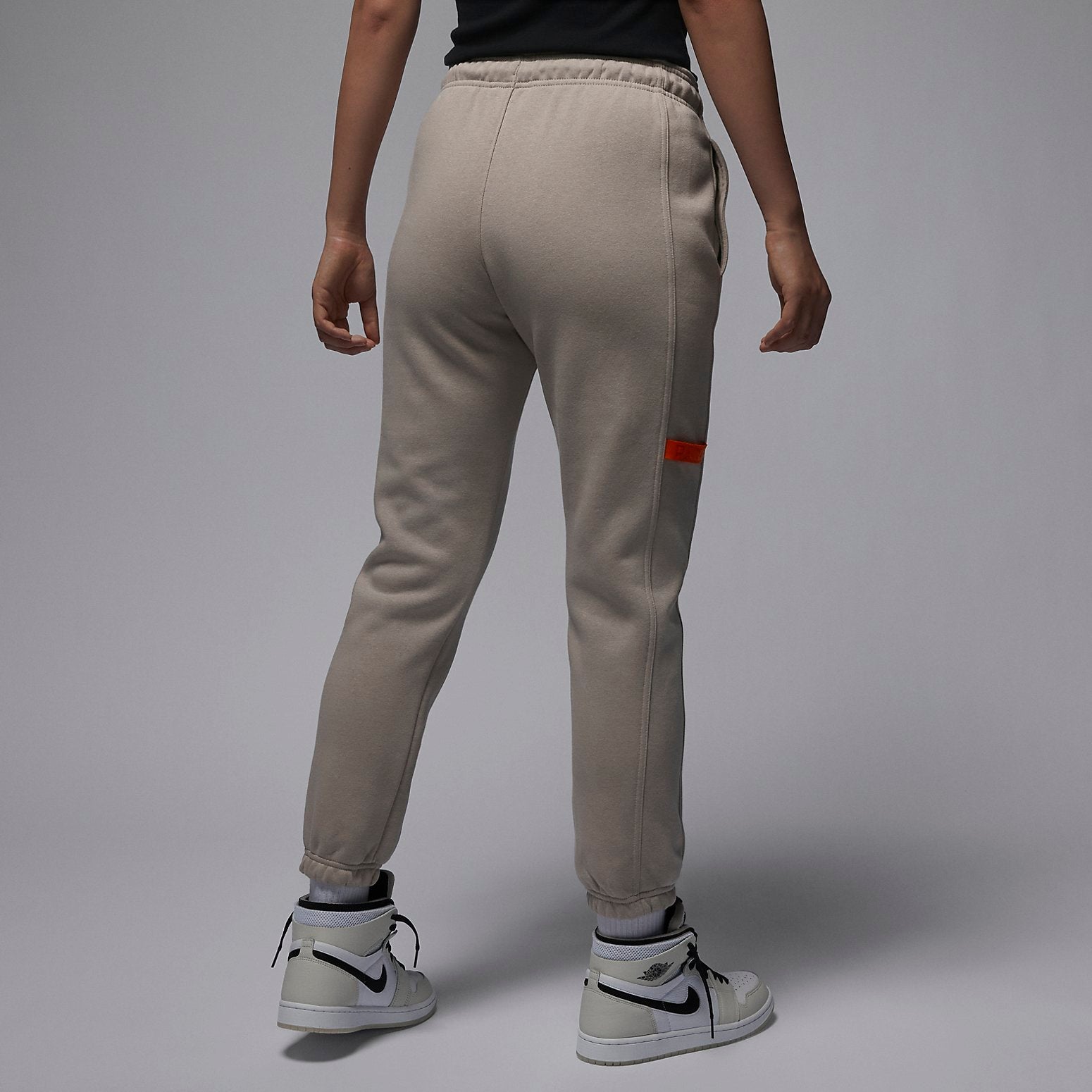 (WMNS) Air Jordan x Paris Saint-Germain Sweatpants 'Stone' FD6998-230