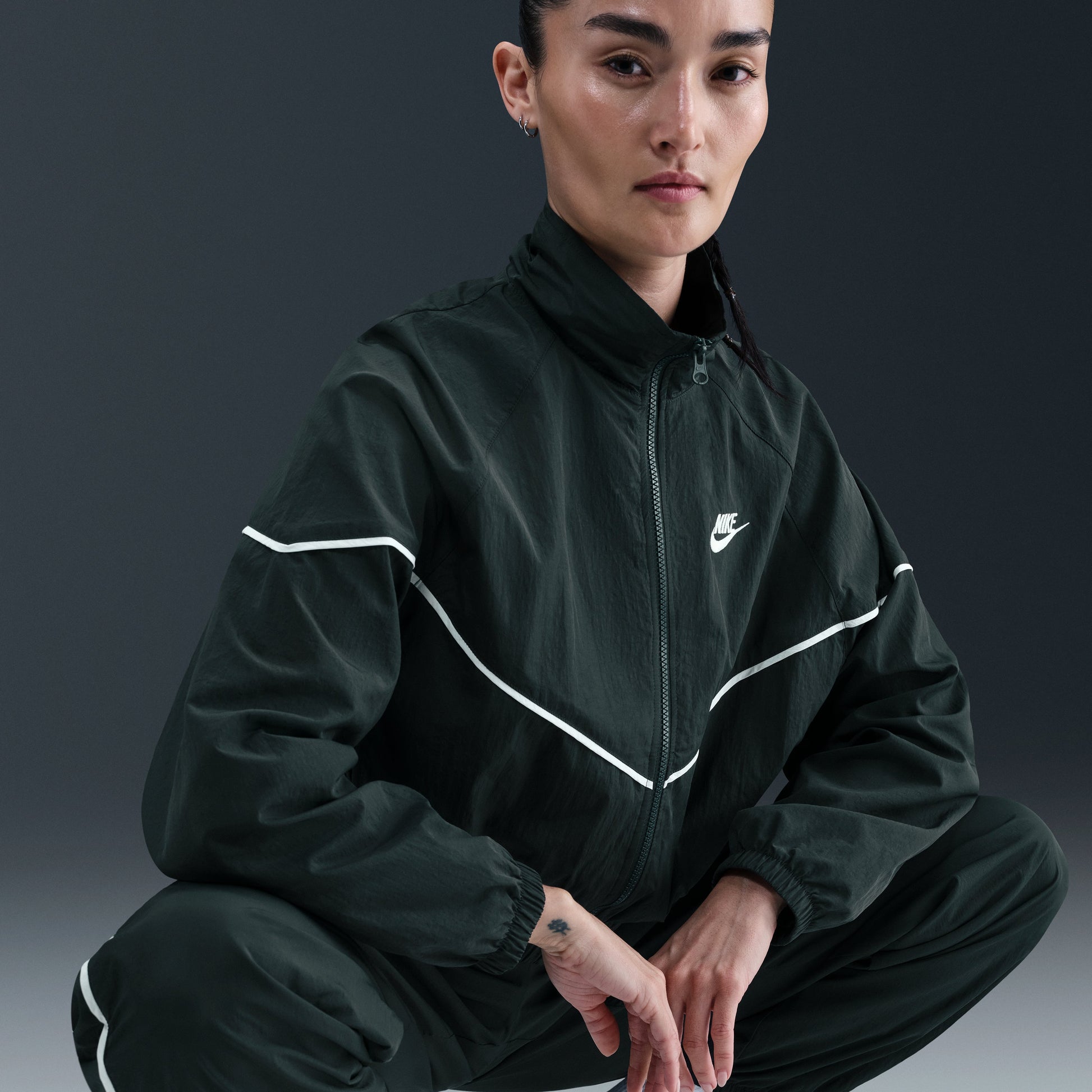 (WMNS) Nike Windrunner Oversized Woven Jacket 'Seaweed Sail' IM8028-390