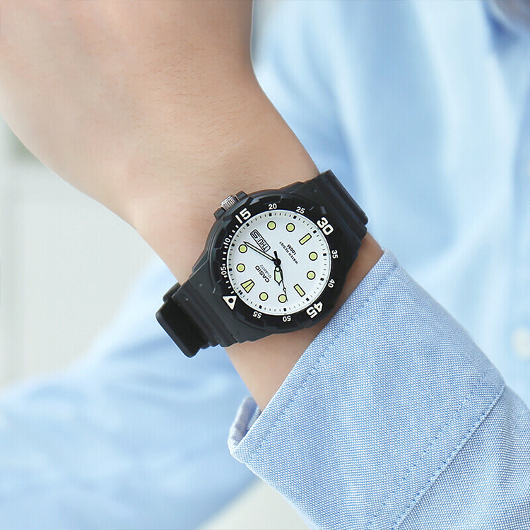 CASIO Male YOUTH Japan / South Korea Fashion Sports White Dial Mens White Analog MRW-200H-7E