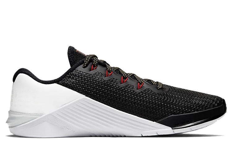 (WMNS) Nike Metcon 5 'Black Metallic Gold' AO2982-076