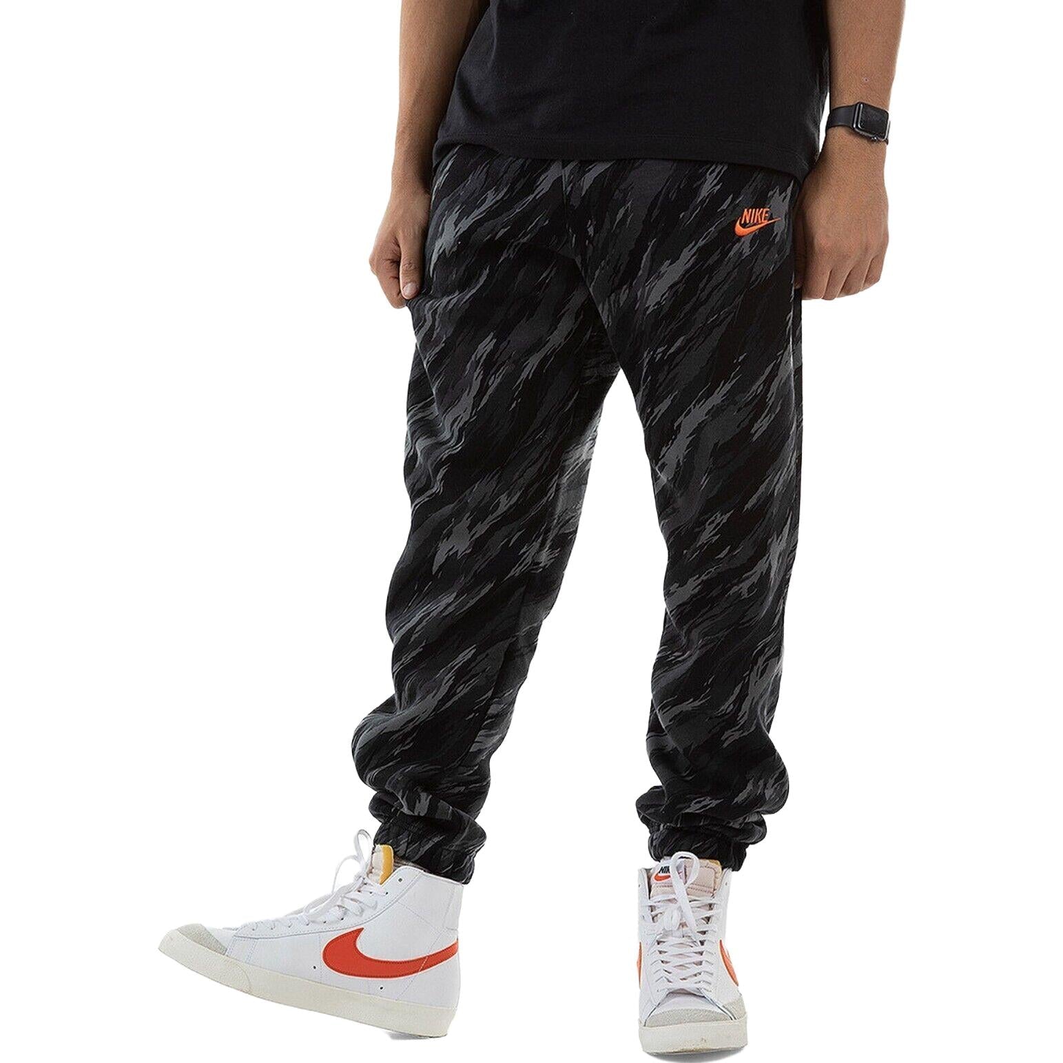 Nike Sportswear Essentials+ Club Sweatpants 'Black Camo' DD5145-010