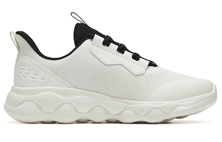 (WMNS) ANTA Running Series Sneakers 'White Black' 922235573-2