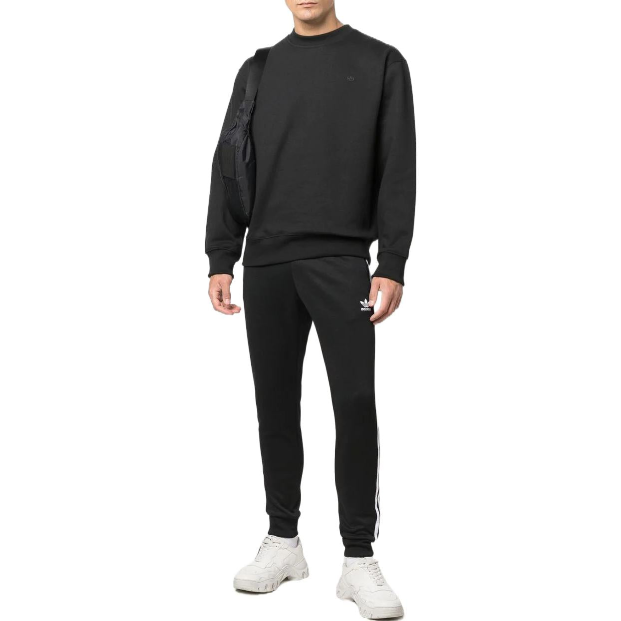 Men's adidas originals Solid Color Logo Round Neck Pullover Long Sleeves Black HK0306