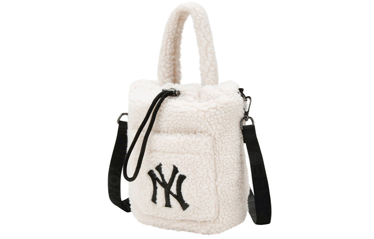 MLB NY New York Yankees Polar Fleece Wool Hand Bag White 32BGDE011-50I