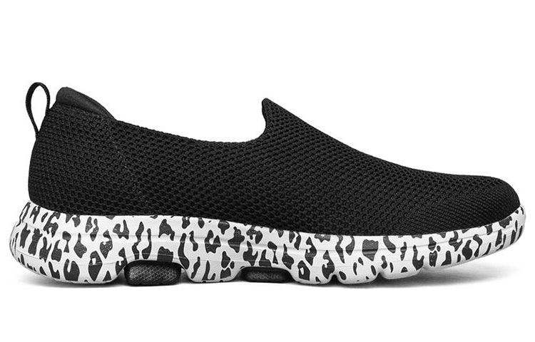 (WMNS) Skechers Go Walk 5 Loafers Black/White 124205-BKW