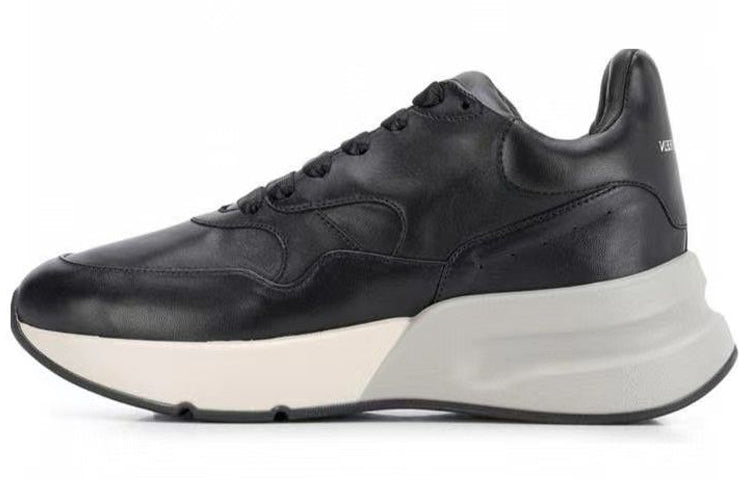 (WMNS) Alexander McQueen Oversized Runner 'Black White' 553787WHRU01000
