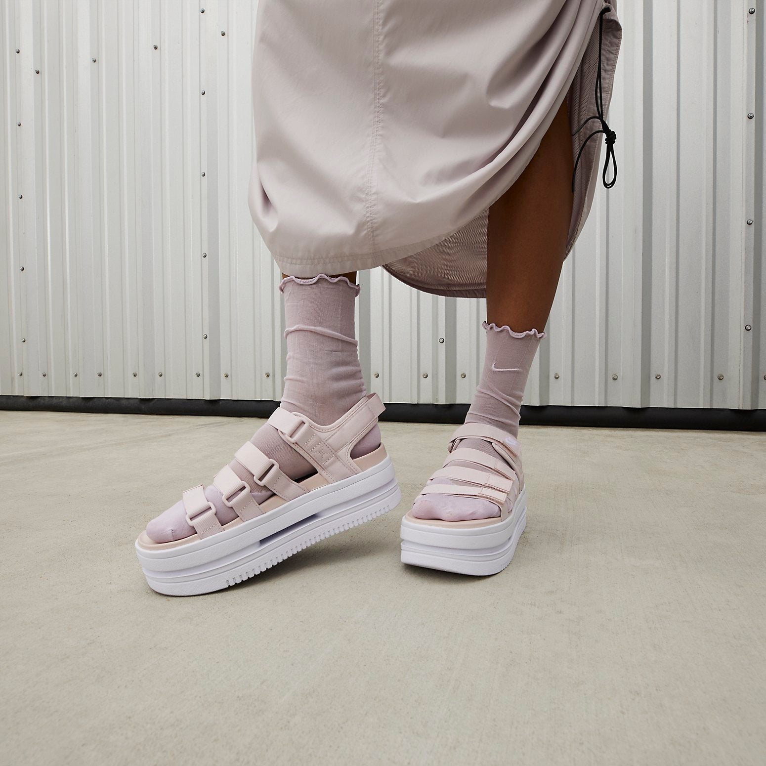 (WMNS) Nike Icon Classic 'Barely Rose' DH0224-600