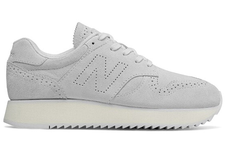 (WMNS) New Balance 520 Sneakers Grey WL520MZ