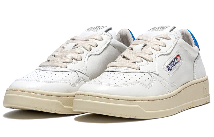 (WMNS) AUTRY Medalist low Leather 'White Blue' AULW-LL40