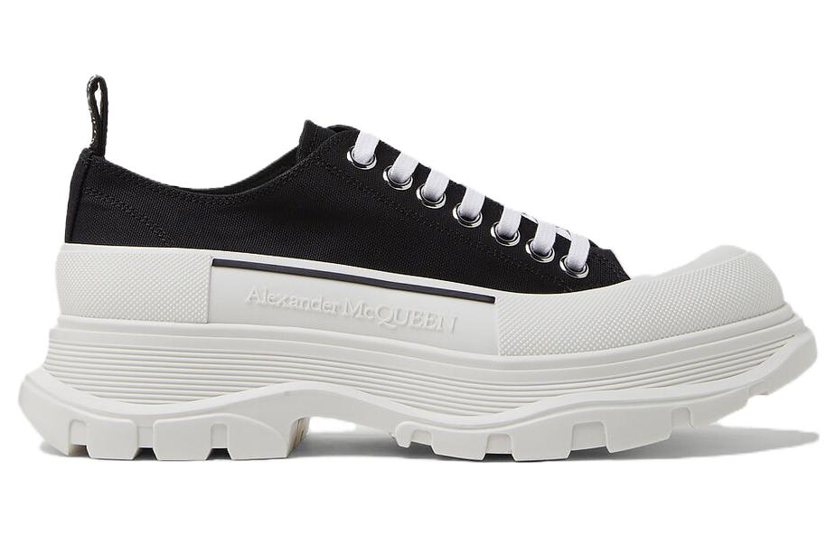 (WMNS) Alexander McQueen Tread Slick Lace Up Low 'Black White' 633902WHBGU1071