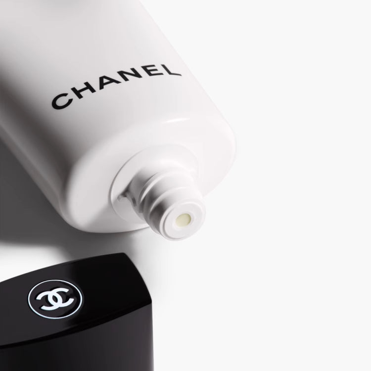 CHANEL [near Expiry]Soft Cleansing Foam Cleansing Milk Cleaning 150ml[Valid For At Least 6 Months]