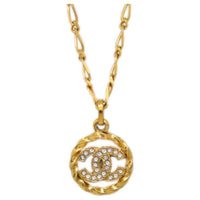 CHANEL 1982 Medallion Pendant Necklace