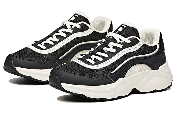 (WMNS) ANTA Training Series Sneakers 'White Black' 122027762-3