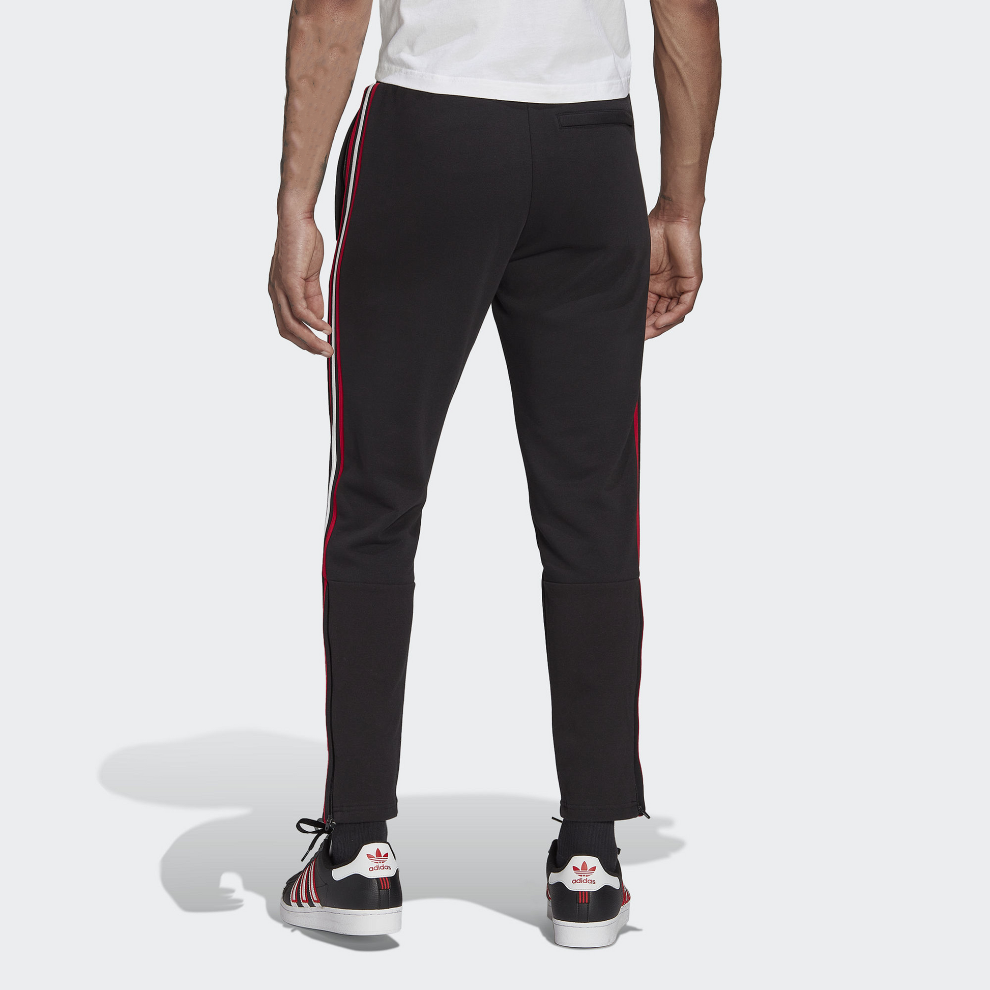 adidas Logo HU1184
