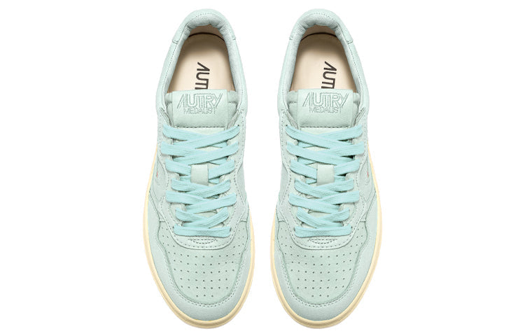 (WMNS) Autry Medalist Leather Low 'Shell Blue' AULW-GG25