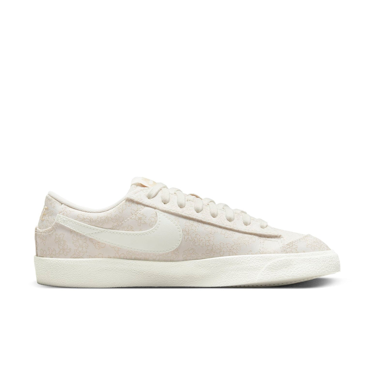 (WMNS) Nike Blazer Low '77 SE 'Flower Embroidery' DR9955-100