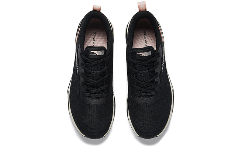 (WMNS) ANTA Running Series 2020 'Black White' 122025515-1
