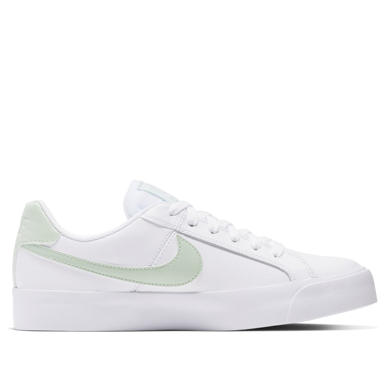 (WMNS) Nike Court Royale 'White Green' AO2810-111