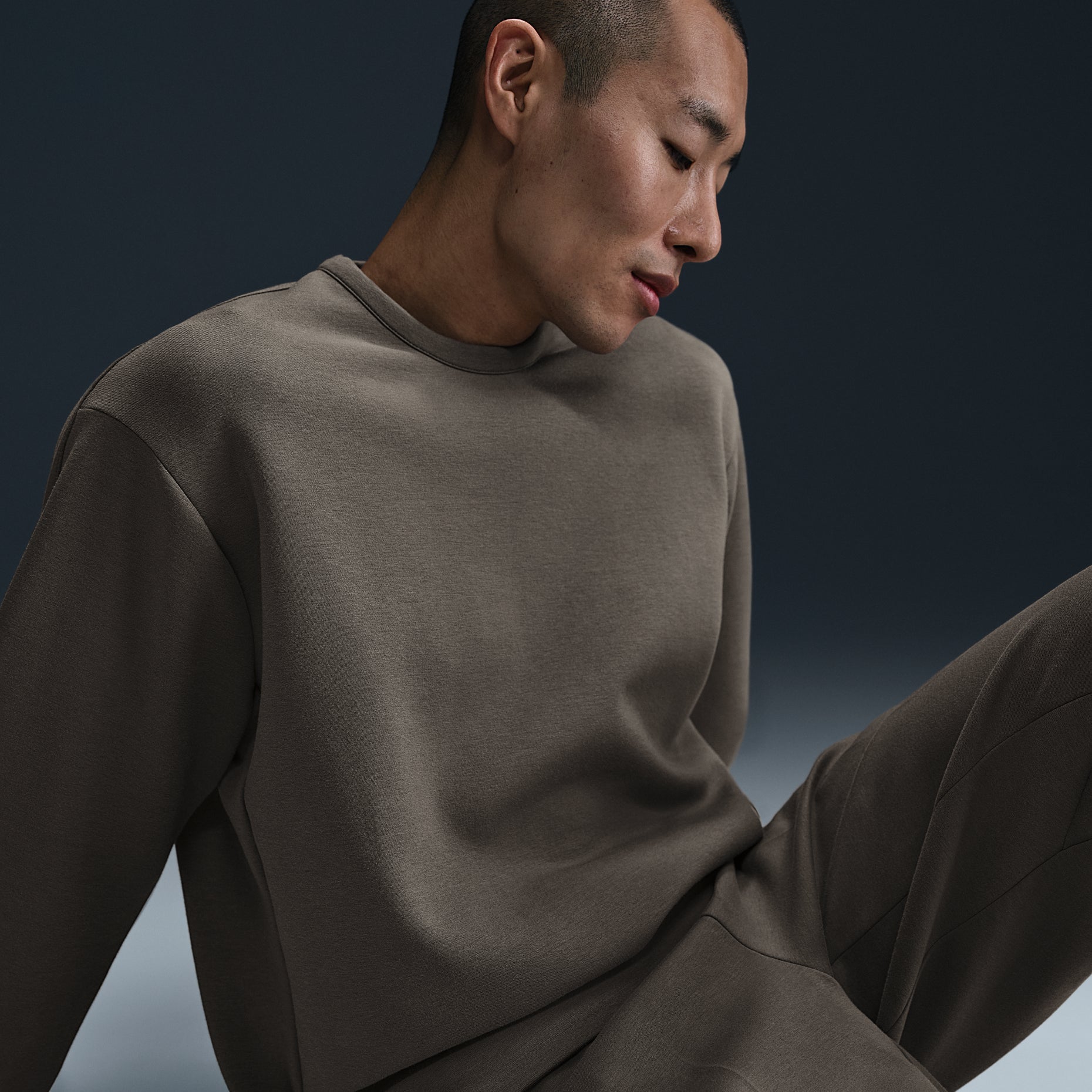 Nike 24.7 Impossiblysoft Dri-FIT Crew Asia Sizing 'Cave Stone' HQ6965-289