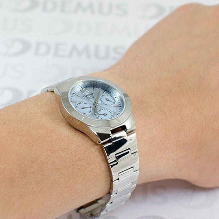 CASIO ue Series Waterproof Quartz 33mm /Blue Silver Analog LTP-2069D-2A