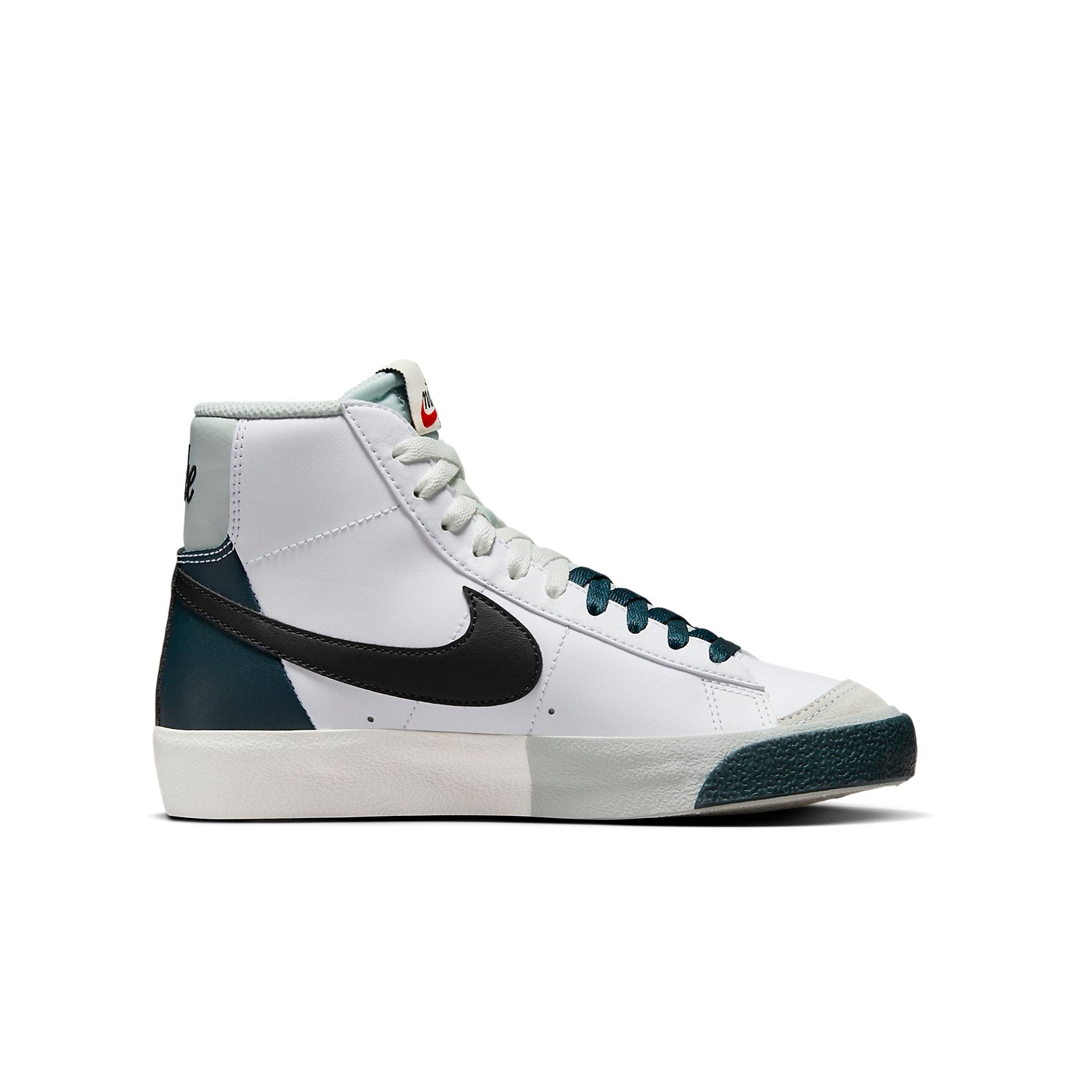 (GS) Nike Blazer Mid '77 Remix 'Split White Spruce' FN6937-101