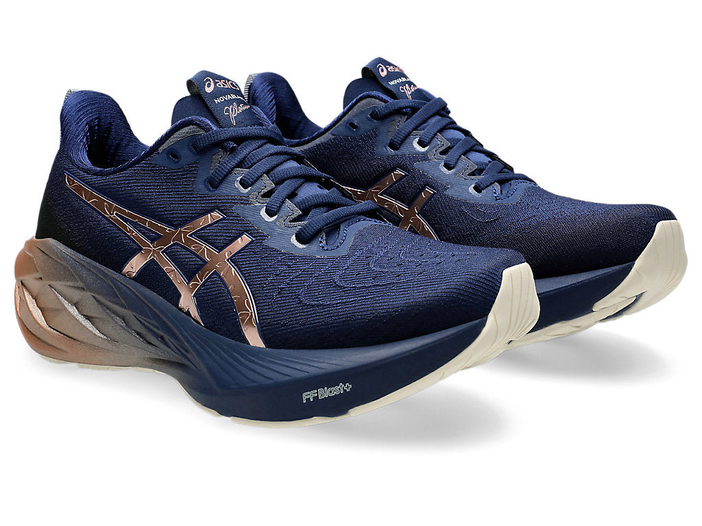 (WMNS) ASICS Novablast 4 Platinum 'Blue Expanse Rose Gold' 1012B739-400