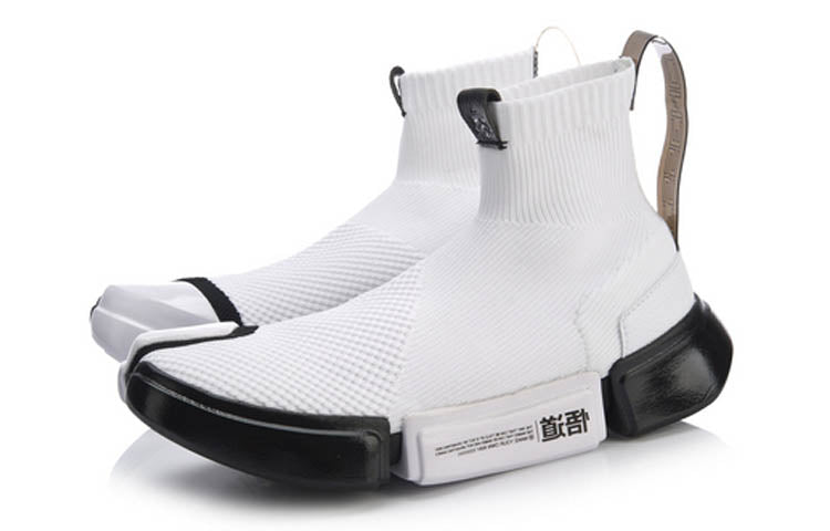 Li-Ning Wade Essence 2 x Star Wars 'White' AGWN039-1