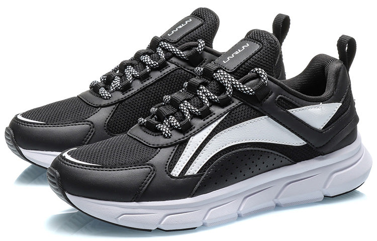 (WMNS) Li-Ning Light Weight Sport Shoes 'Black White' ARBQ036-3