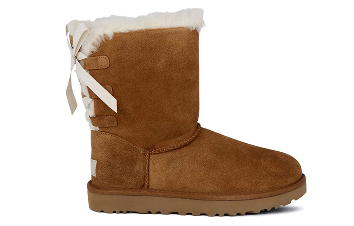 (WMNS) UGG Short Bow Stiefel Fleece Lined Brown 1110706-CHE