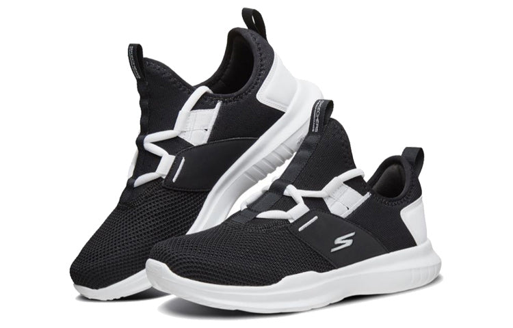 (WMNS) Skechers Go Run Mojo Sneakers Black/White 15122-BKW