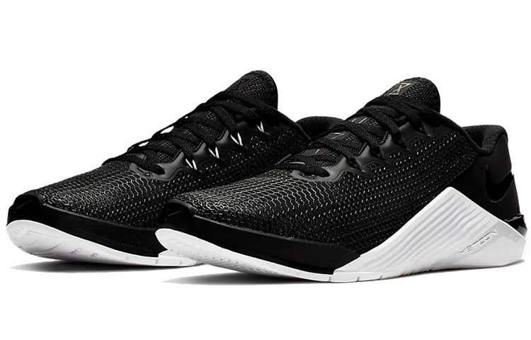 (WMNS) Nike Metcon 5 'Black White' AO2982-010