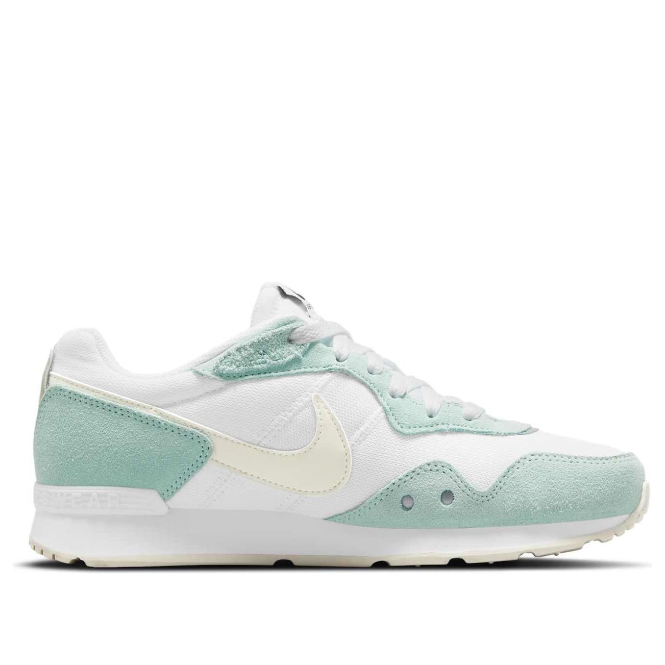 (WMNS) Nike Venture Runner 'White Green' CK2948-300