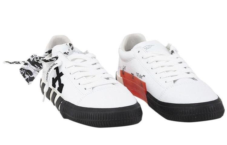 (WMNS) Off-White Low Vulcanized Sneakers Black/White OWIA178S21FAB0010110