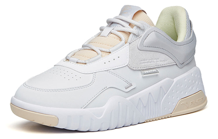 (WMNS) ANTA Life Series Sneakers 'White Grey Yellow' 922138051-1