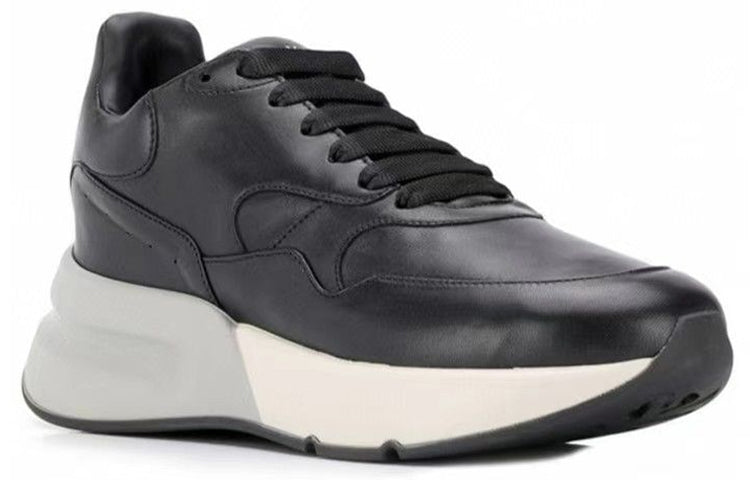 (WMNS) Alexander McQueen Oversized Runner 'Black White' 553787WHRU01000