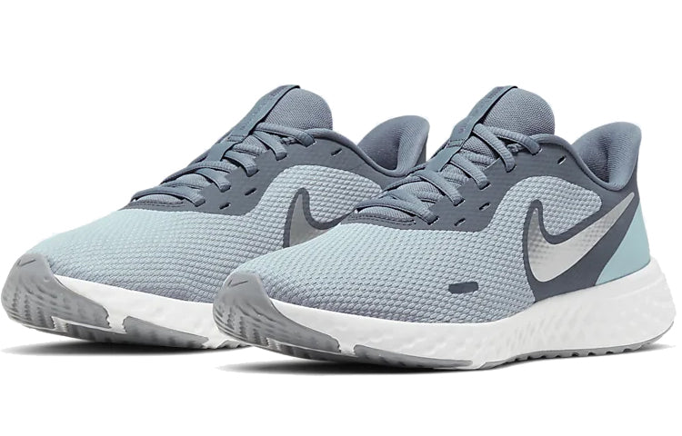 (WMNS) Nike Revolution 5 Wide 'Wolf Grey' BQ6715-001