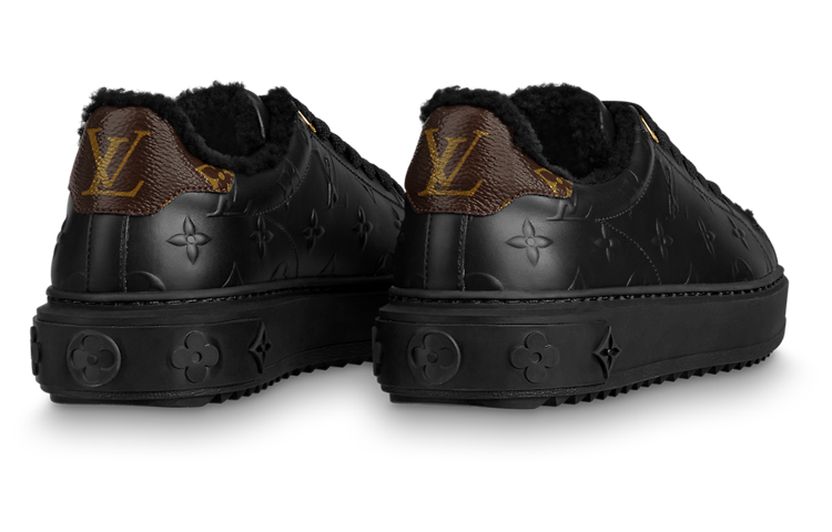 (WMNS) LOUIS VUITTON Time Out Sneakers 'Black Monogram with Shearling' 1AAE04