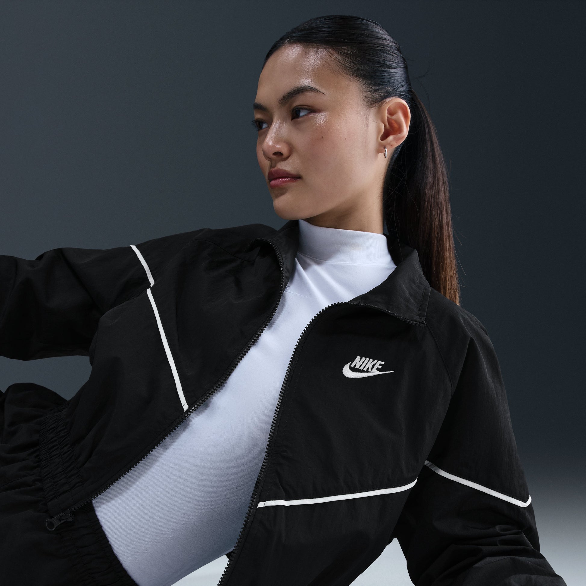 (WMNS) Nike Windrunner Oversized Woven Jacket 'Black Sail' IM8028-010