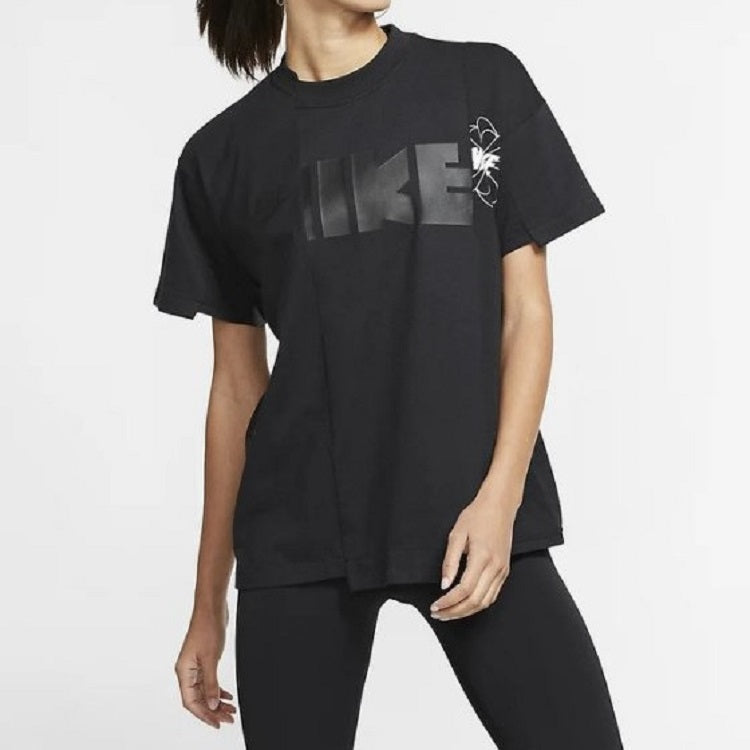 (WMNS) Nike x sacai NRG Splicing Logo T-Shirt 'Black' CD6311-010