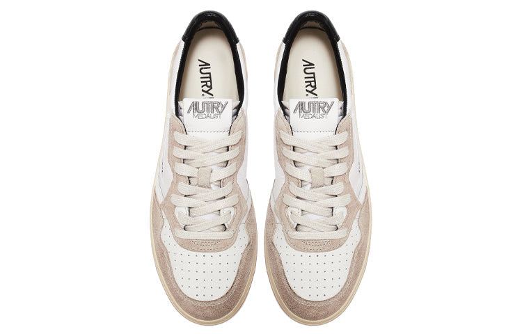 (WMNS) Autry Medalist Low Lettering 'Get To The Ball - White Suede' AULW-LD02