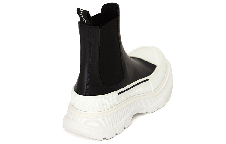 (WMNS) Alexander McQueen Chelsea Tread Ankle Boot 'Black White' 635714WHZ611071