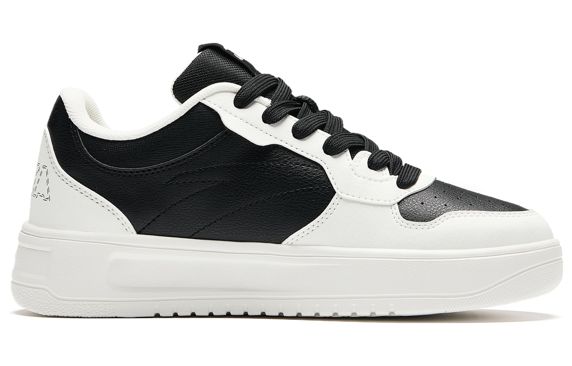 (WMNS) ANTA Skateboarding Series Sneakers 'White Black' 922418001Q-3