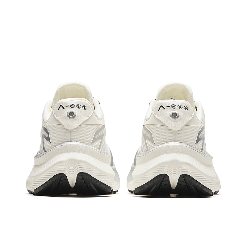 (WMNS) ANTA Running Shoes 'White Silver Black' 922345588-1