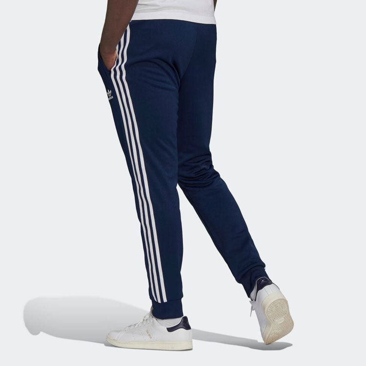 adidas Logo HK7353
